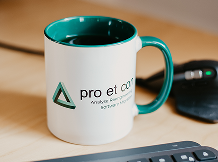 Cup with pro et con logo